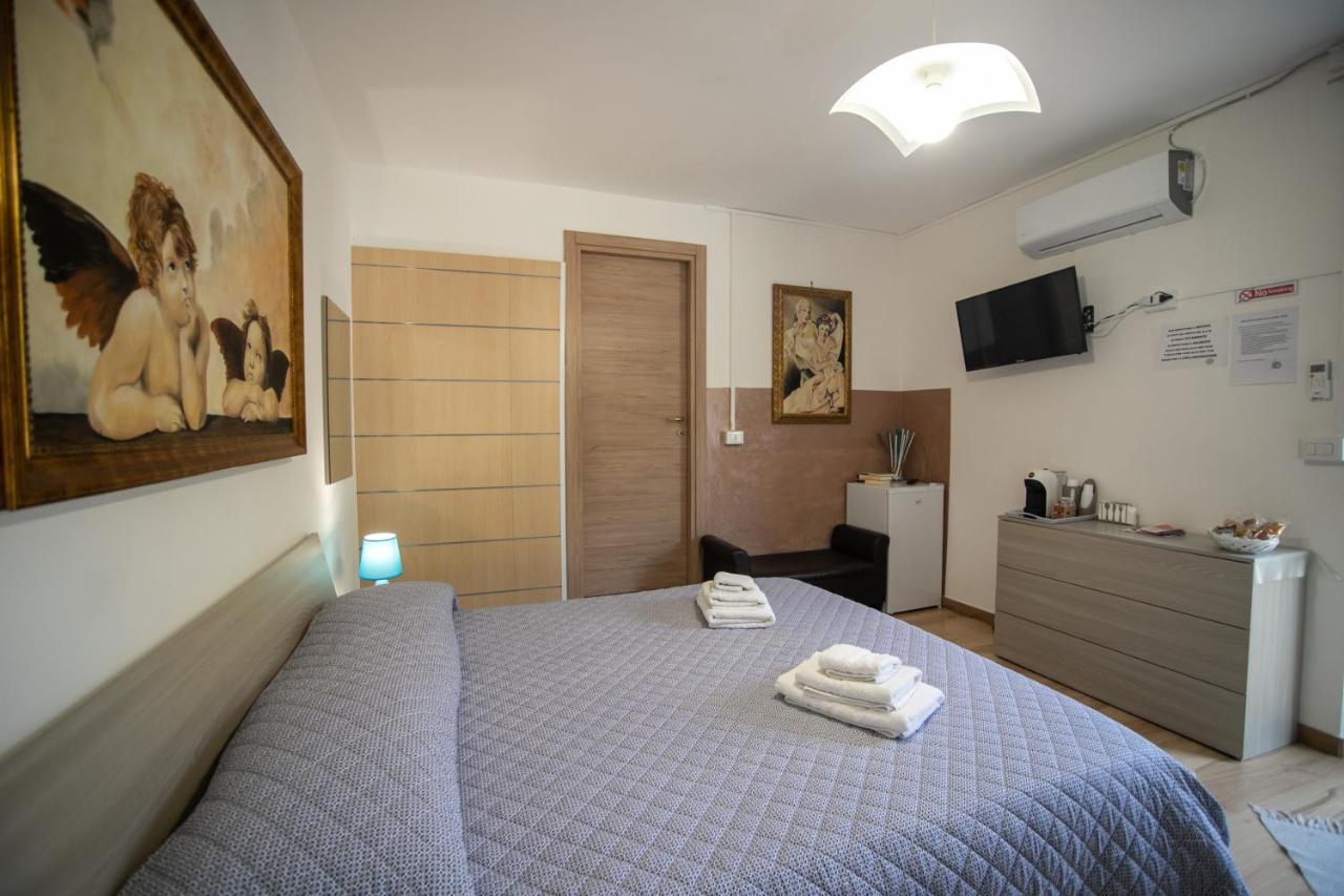 Royal Rooms Terracina Esterno foto