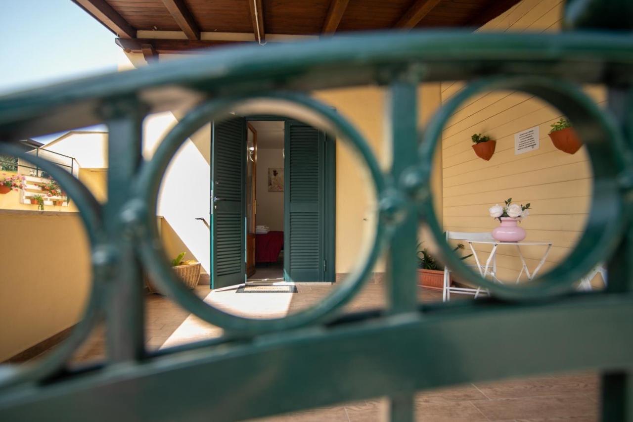 Royal Rooms Terracina Esterno foto