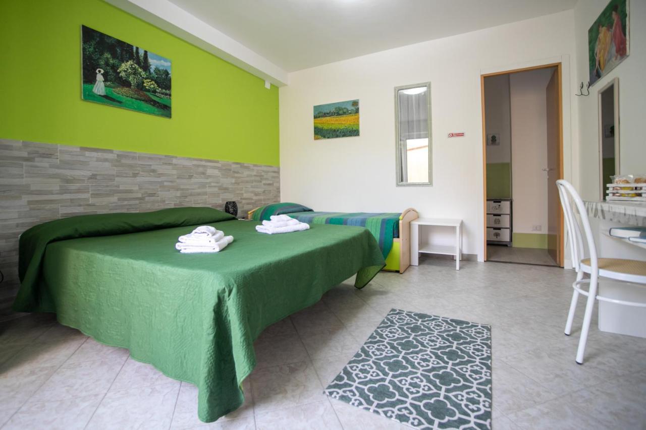 Royal Rooms Terracina Esterno foto
