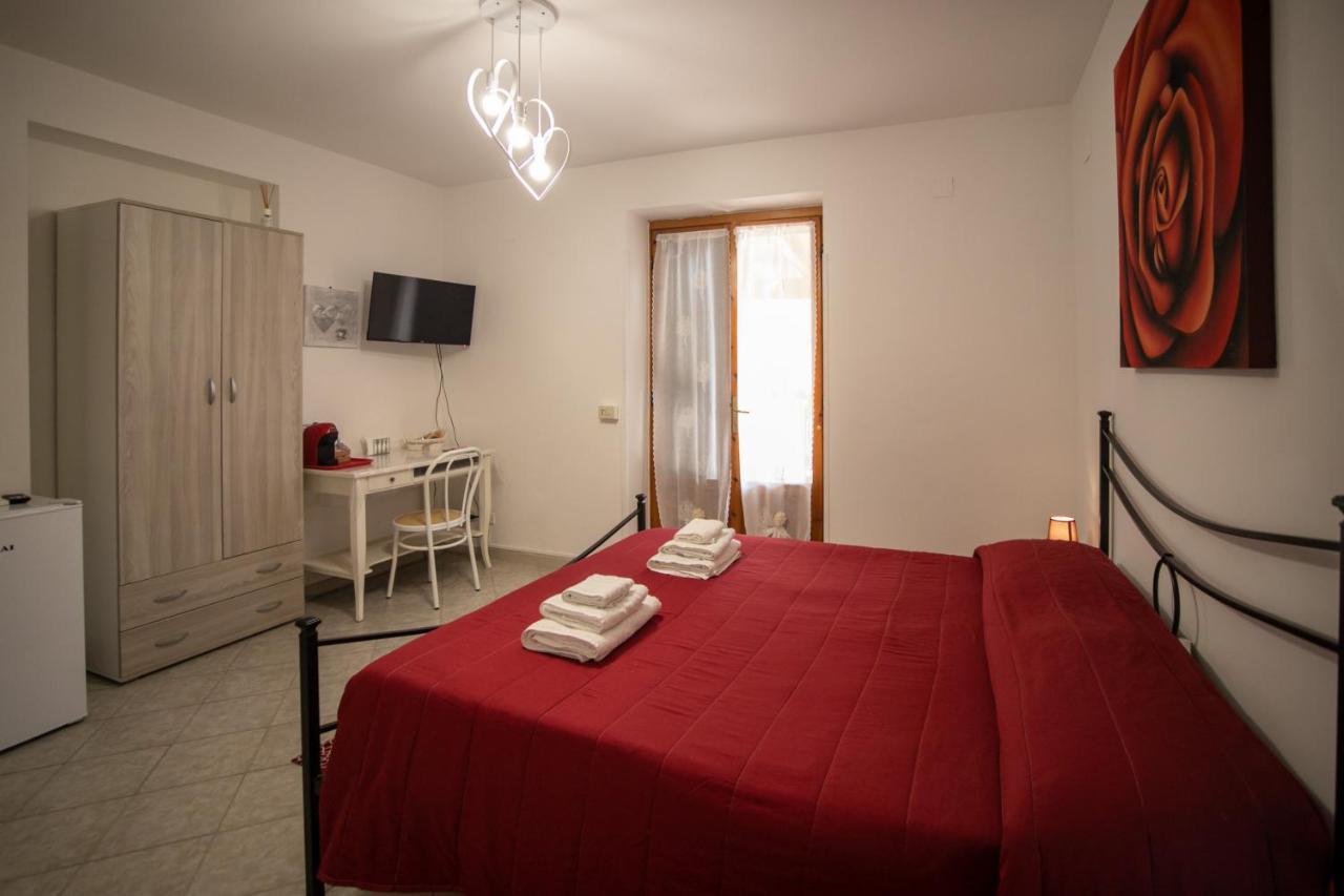 Royal Rooms Terracina Esterno foto
